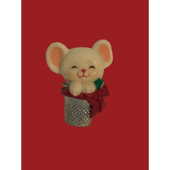 Hallmark Jewelry - 1984 Hallmark Christmas Mouse Pin – Sewing Theme